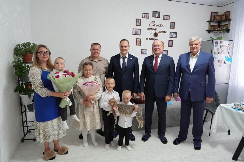 Глава Мордовии – на церемонии пуска газа в дом семьи Романовых в селе Новотроицкое: «Газпром» – это тепло и уют!»